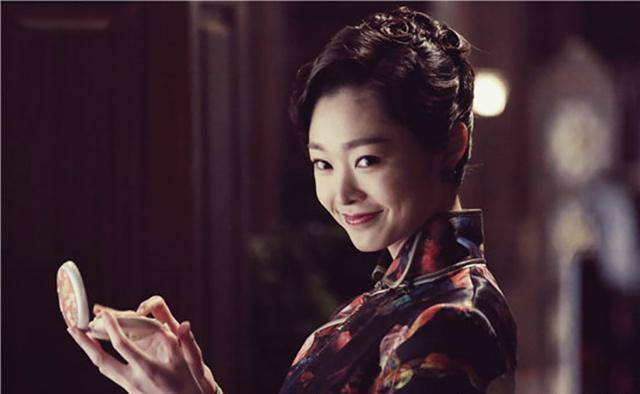 宋轶当众卸妆成了无眉星人,脸色有些憔悴却难掩美人本色_女明星_区别