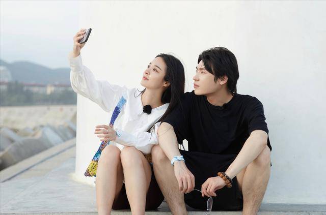 她携小5岁姐弟恋上真人秀,想秀恩爱,可惜男友不配合,真心尴尬_李莎旻