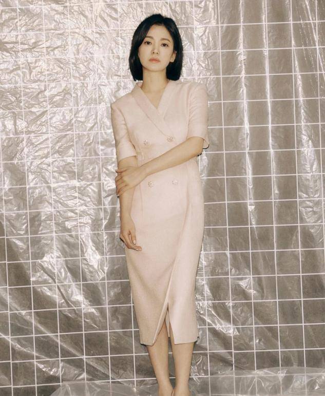 宋慧乔靠发型走红:"酒窝发",洋气减龄,显气质关键_的设计_头发_女性