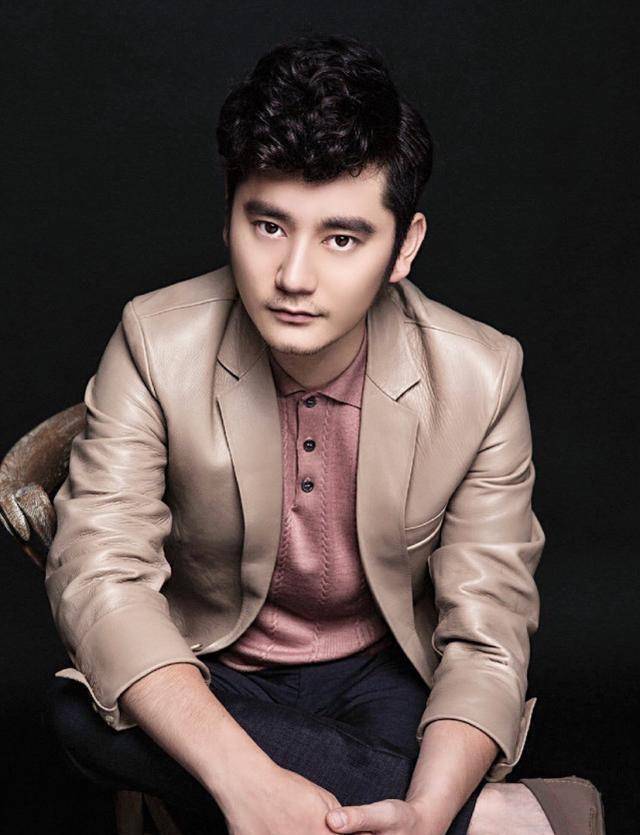 突然收到工作人员的信息,意思是主持人钱枫想要与她认识,随后他们彼此
