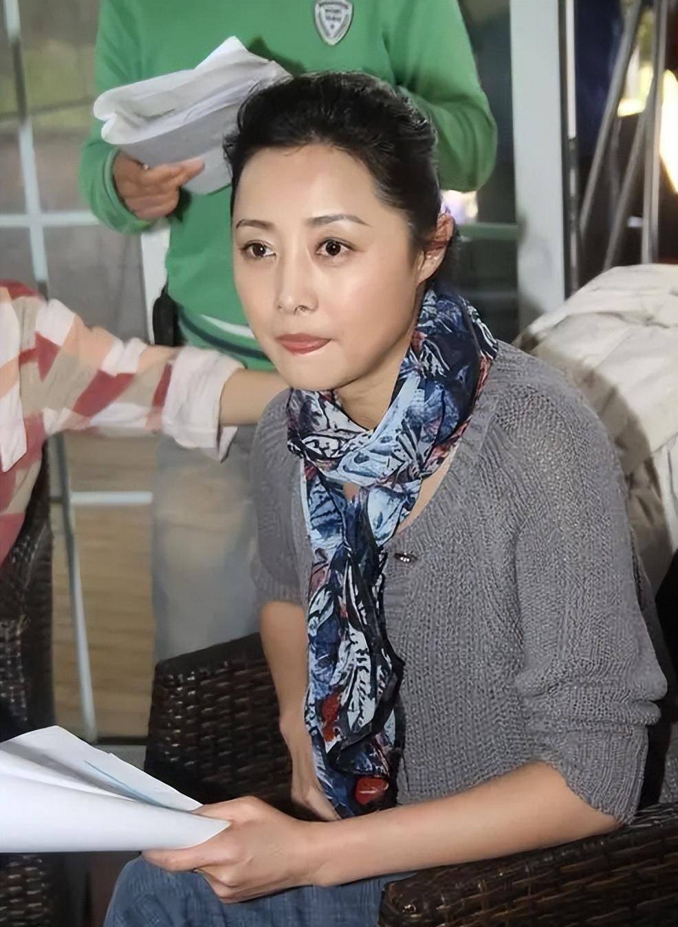 她是著名演员,离婚后带着儿子与前夫结婚被当宝,55岁演影后翻红_刘蓓