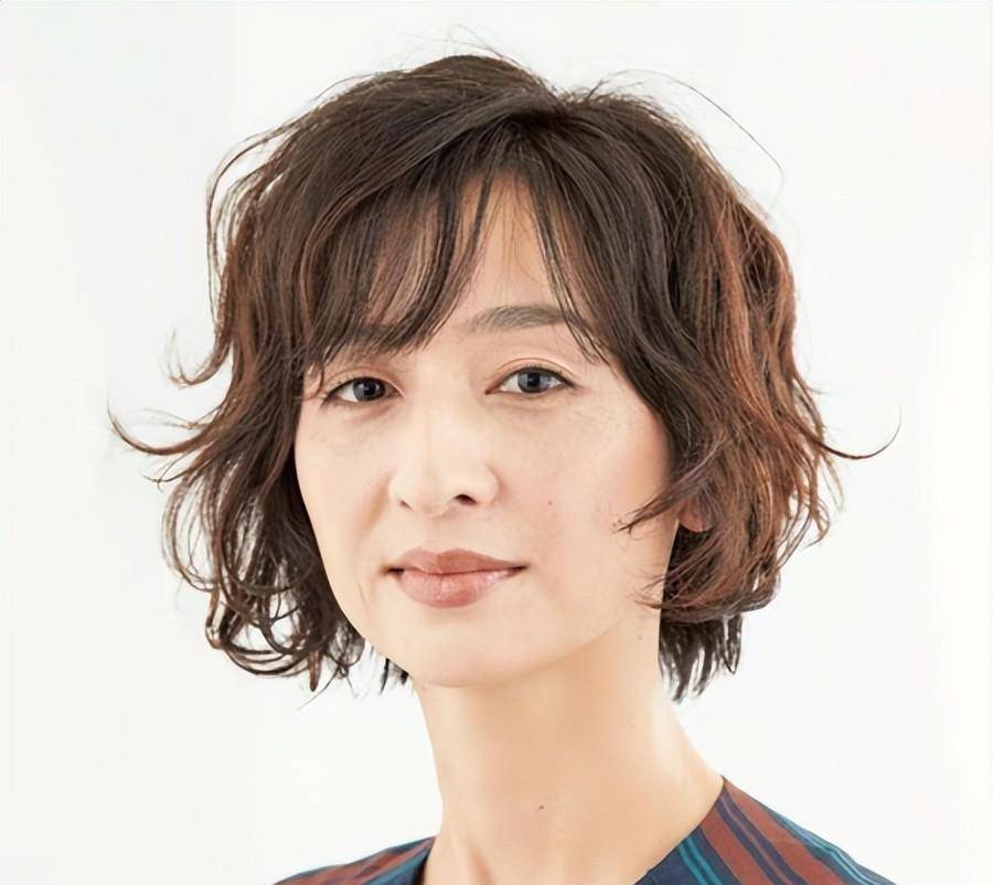 不管女人多大年纪,尽量不要留这3种"姨妈发型"!看起来老了没气质