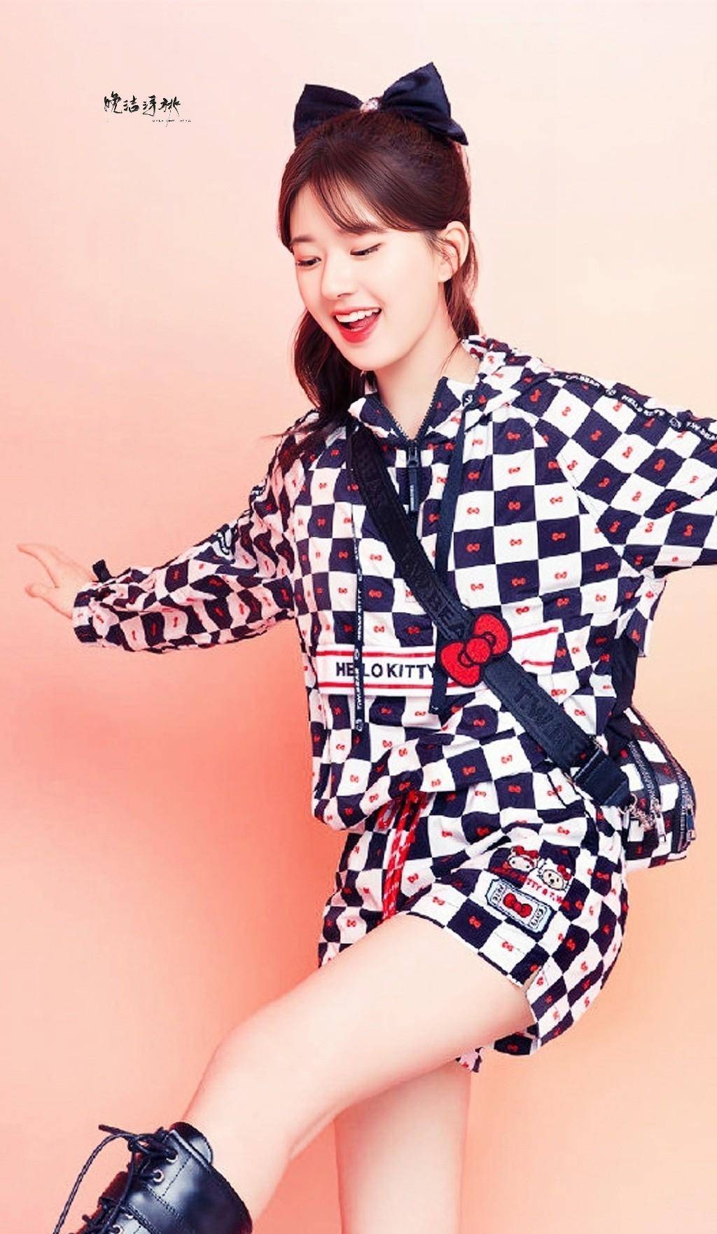 赵露思与"富二代"朋友们聚会,穿着简单却有名媛范,气质真好_时尚_风格