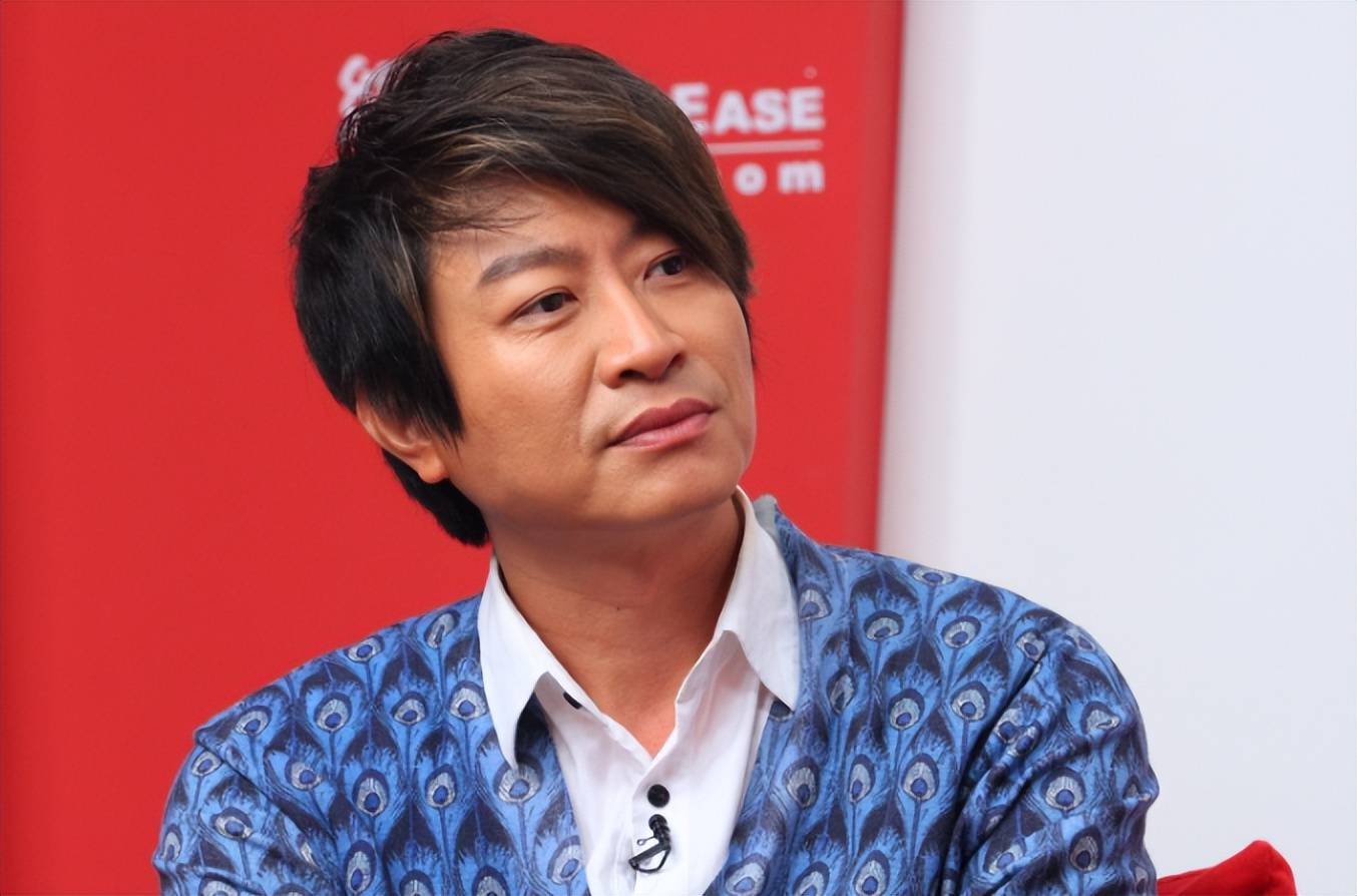 台湾老牌歌手游鸿明内地商演,唱功今不如昔,出场费却高达20多万_网友