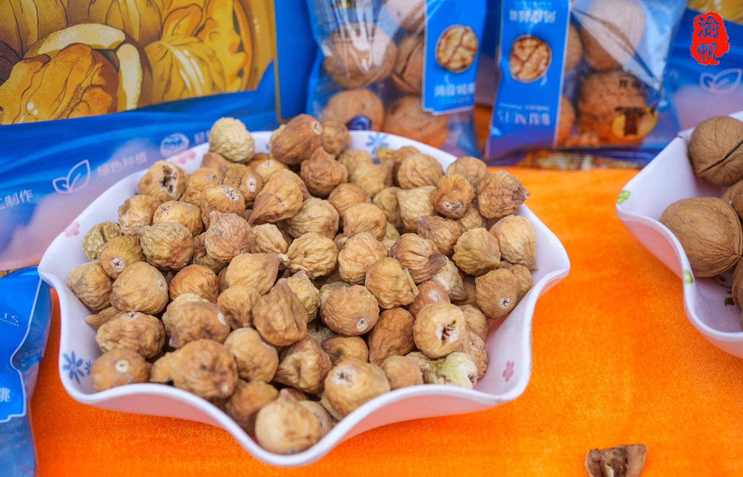 库车特产竟然如此丰富,杏子樱桃桑葚大馕无花果,五颜六色惹人垂涎_农