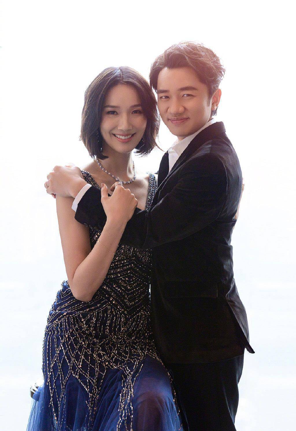 王祖蓝为妻子庆生,甜蜜告白李亚男:最浪漫的事,是陪你去看世界_视频