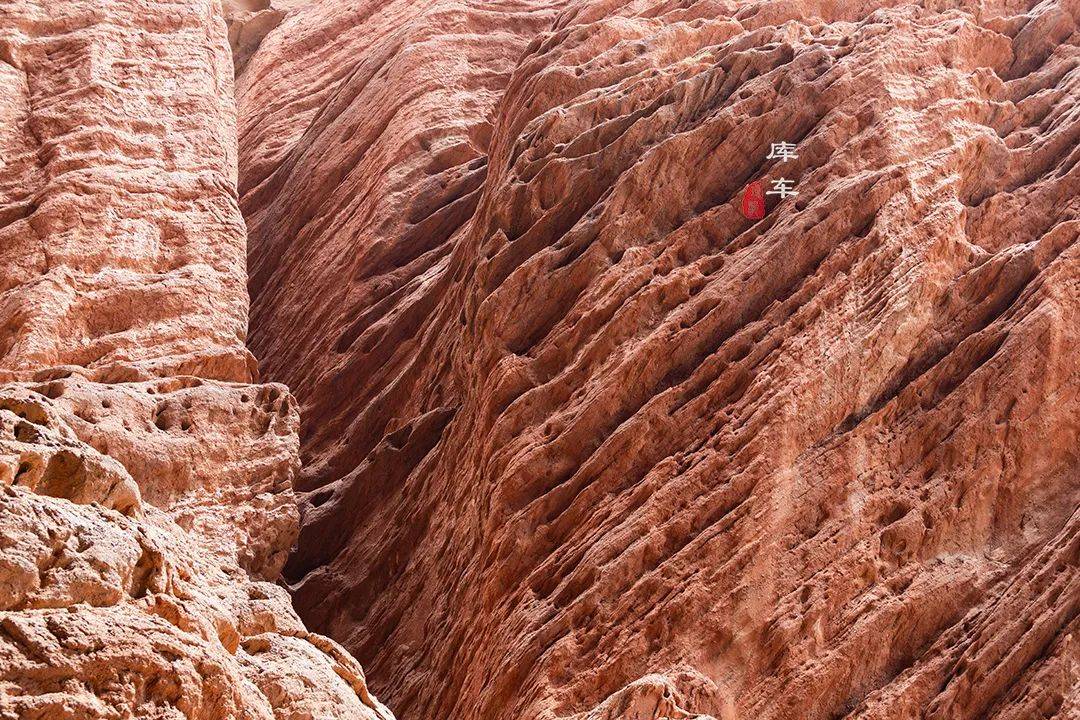 纵贯天山脊梁的景观大道上,有一个下大雨就会关闭的神秘峡谷_库车