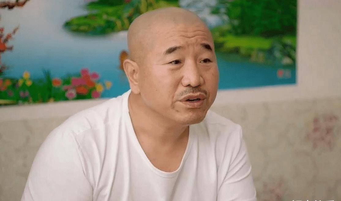 "刘能"给儿子办奢华婚礼,10辆劳斯莱斯迎亲,被指打脸赵本山_王小利