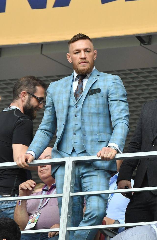 ufc康纳意外左脚骨折输比赛,轰对手赢得比赛是不合法的胜利!