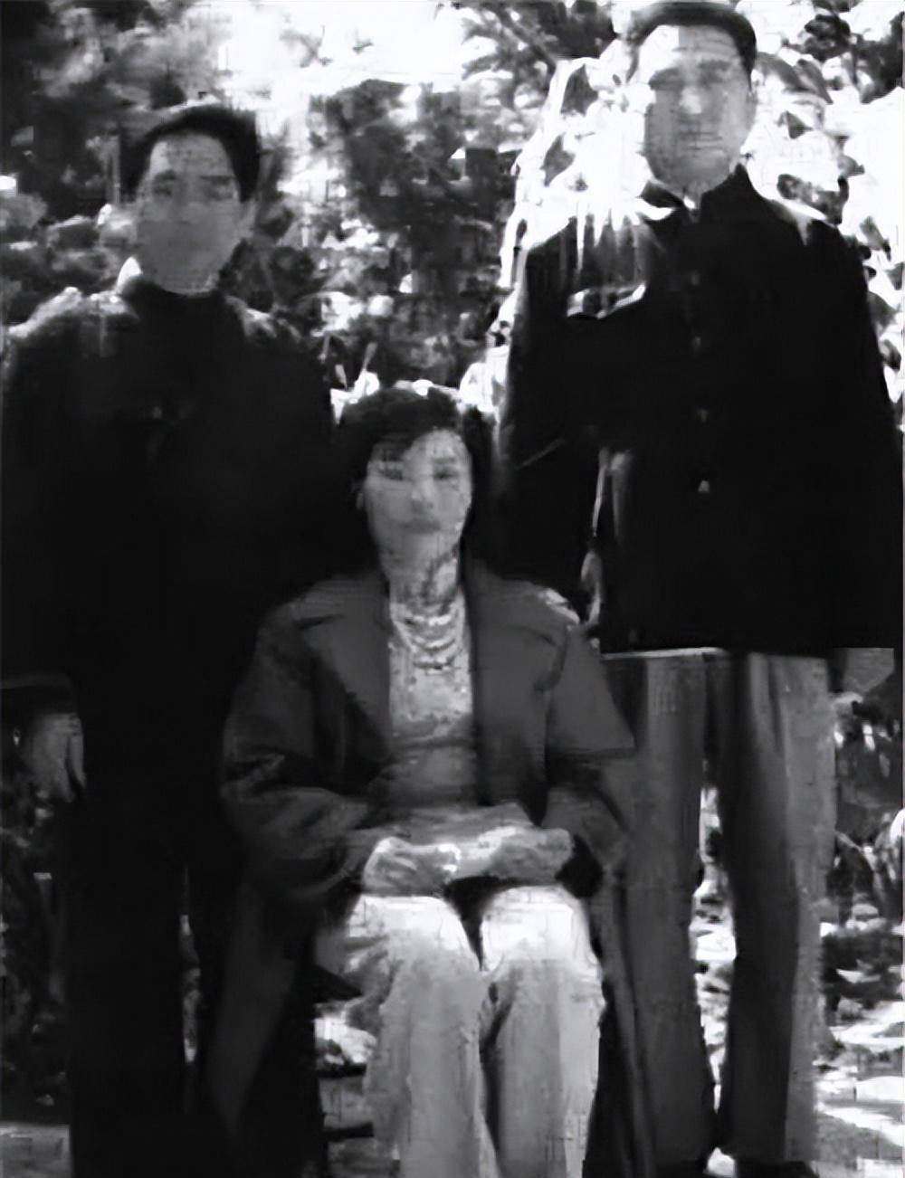 1988年,一山东农妇"称帝,后宫有4名男妃,马上被派出所端了_皇帝_晁