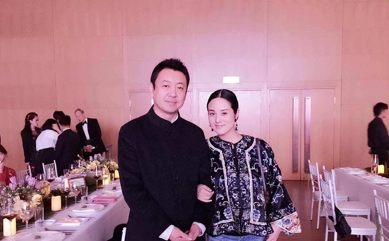 电视名嘴杨柳:事业巅峰辞职,三婚娶小10岁歌唱家哈辉,47当父亲_节目