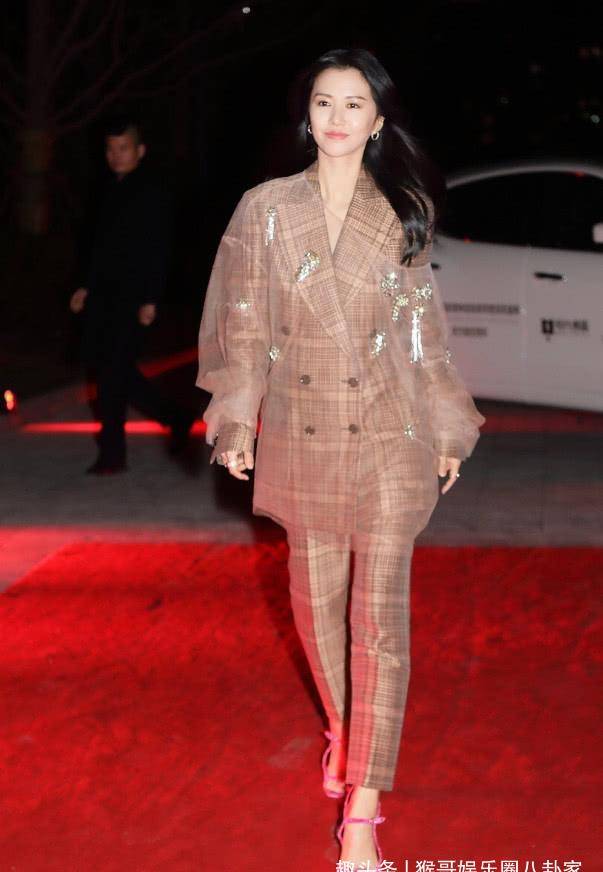 15年前酒吧卖唱,火过那英,身家上亿却从不张扬_生活_谭维维_舞台