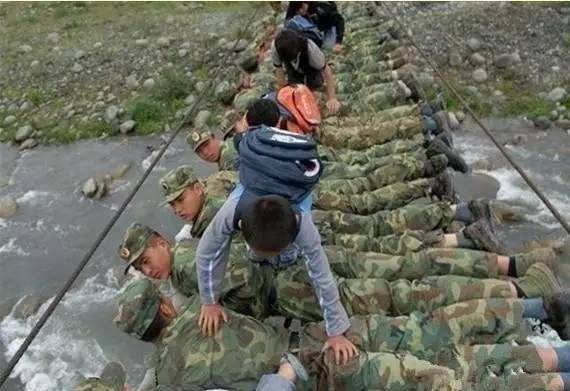 中国军人十大震撼人心的瞬间:每一个瞬间都让人潸然泪下!