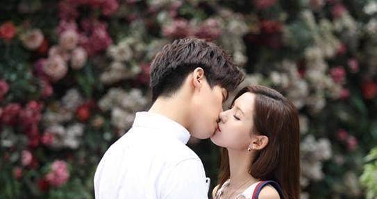 《无法拥抱的你》八王爷邢昭林变身洁癖男,恋上吸血鬼张予曦!