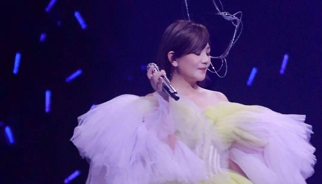 梁静茹演唱会,独特的音色和深情动人的歌声,征服了多数歌迷的心_音乐