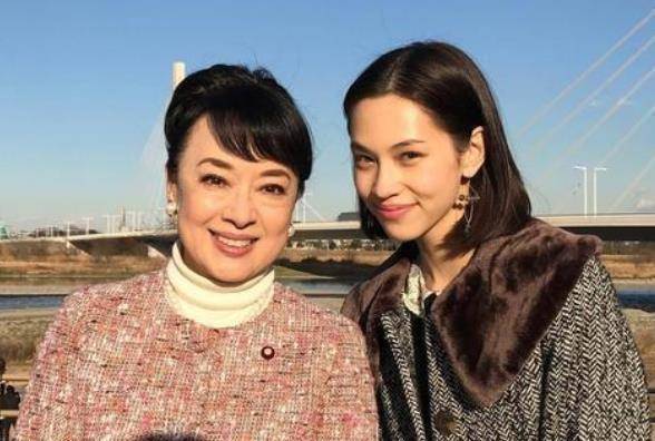 从影70年的老戏骨秦沛:孩子随爹颜值高,却连生母葬礼也不参加_梁盛子