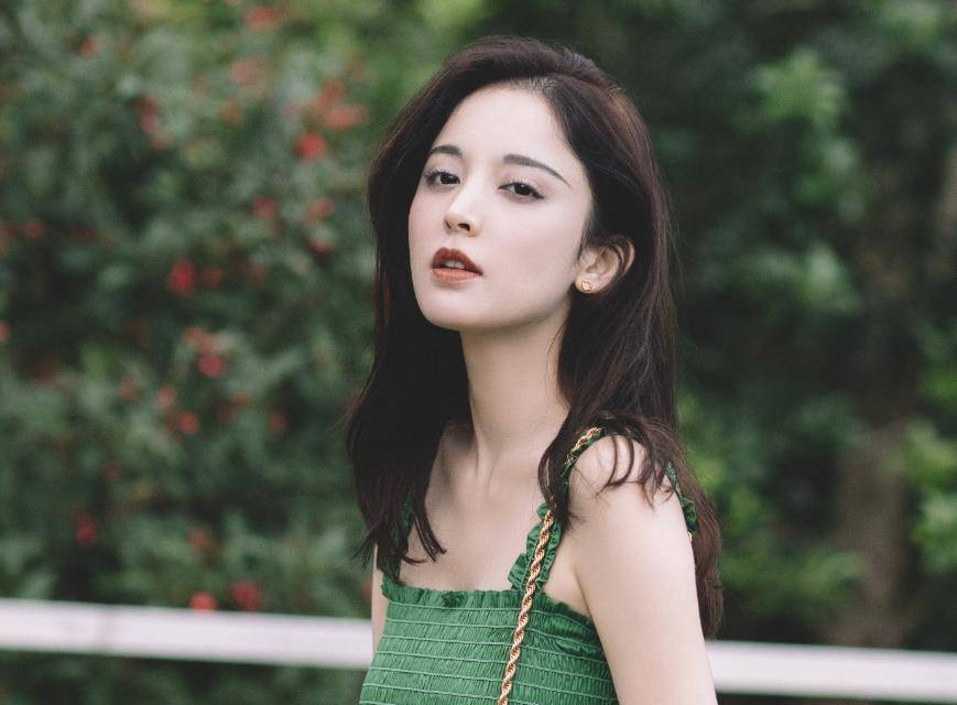 北电的历届校花,前四位都颜值和作品俱佳,唯独她依旧被称为花瓶_女子