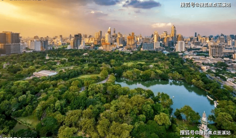 與北京頤和園相比,深圳灣公園只有其中的三分之一,有15個昆明翠湖公園