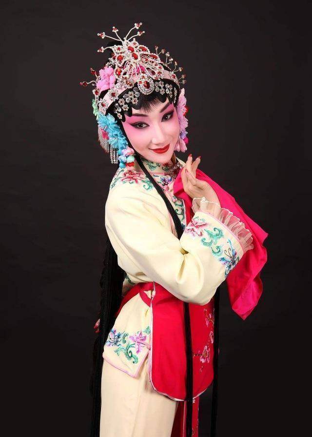 国家京剧院的花旦头牌当属是管波,而张佳春近些年艺术明显下降_北京