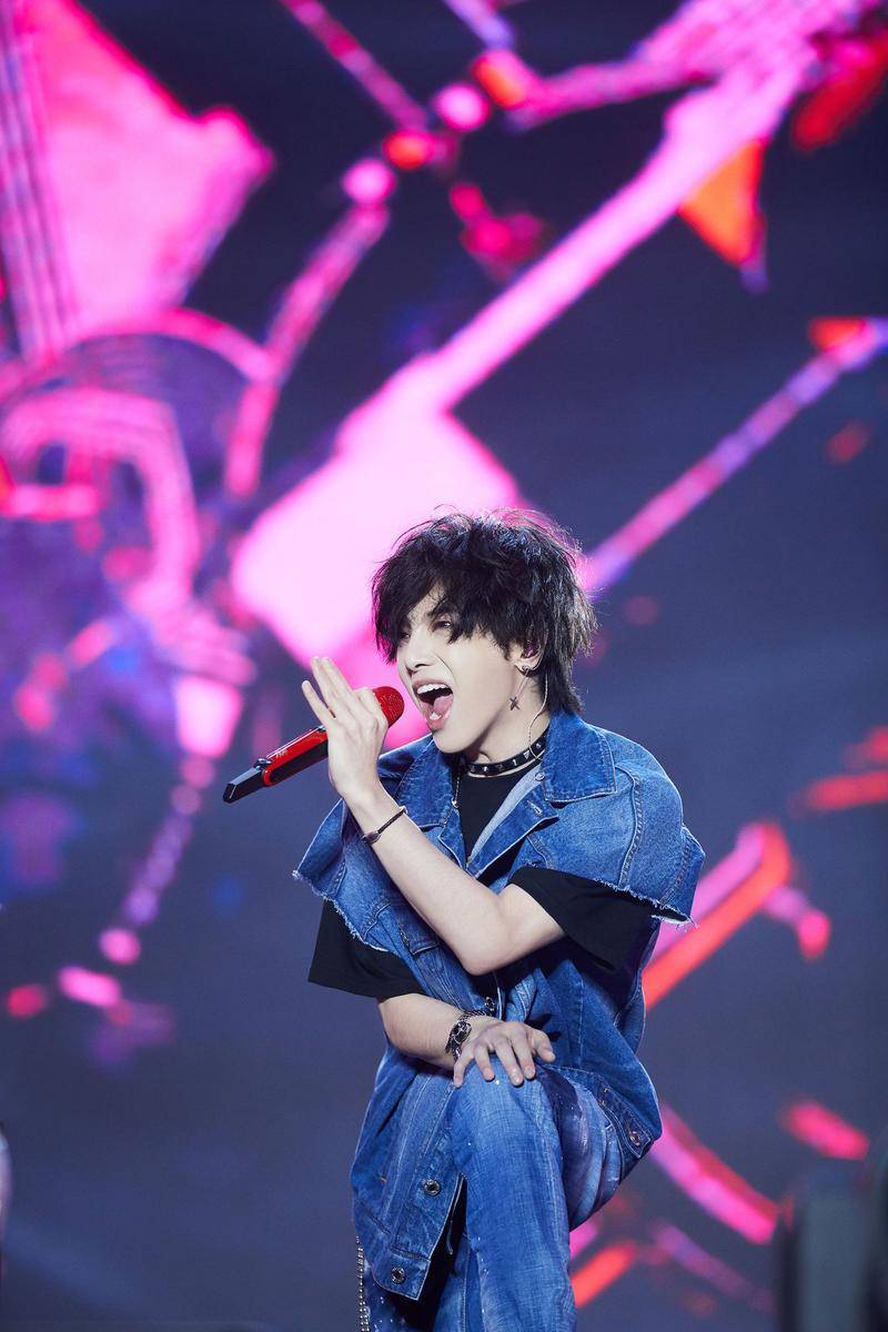 曾经是"花粉",现在是"花黑",为什么有那么多人黑华晨宇?