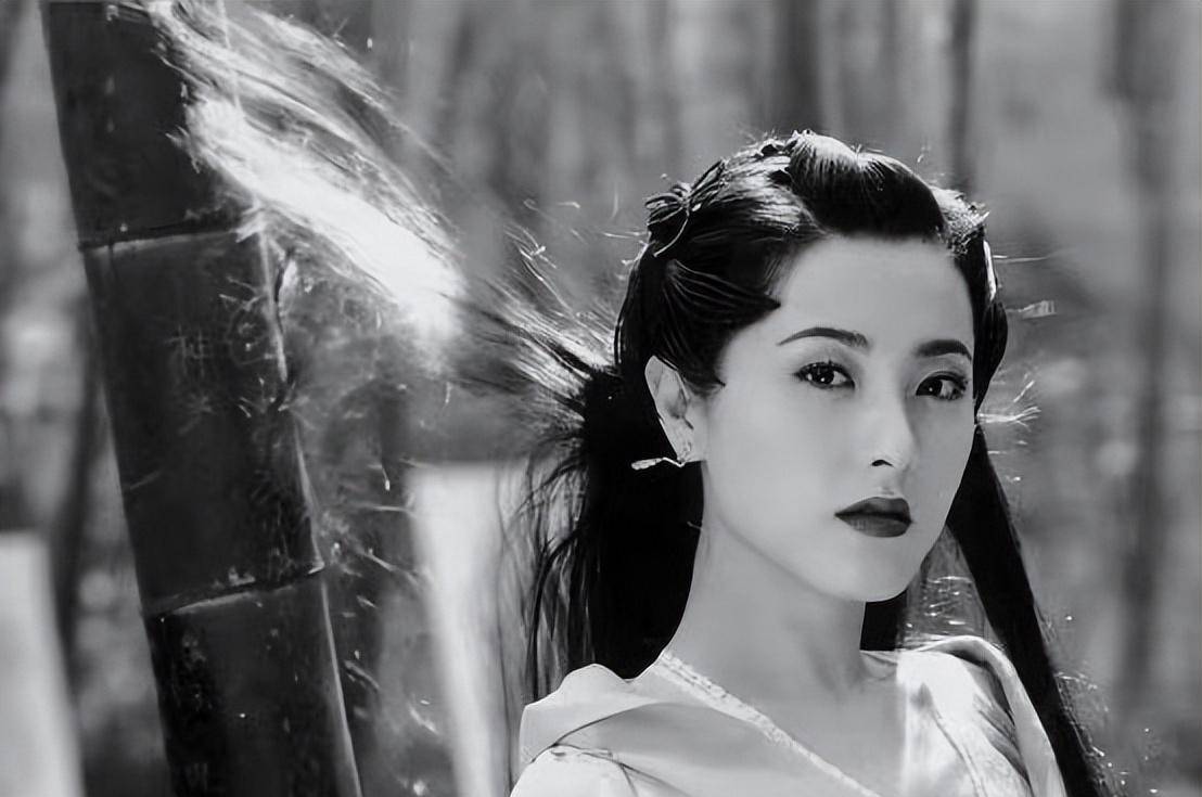 圈内人物之曾黎:被赞中戏最美却一直作配,45岁曾黎实拍美出天际_通知