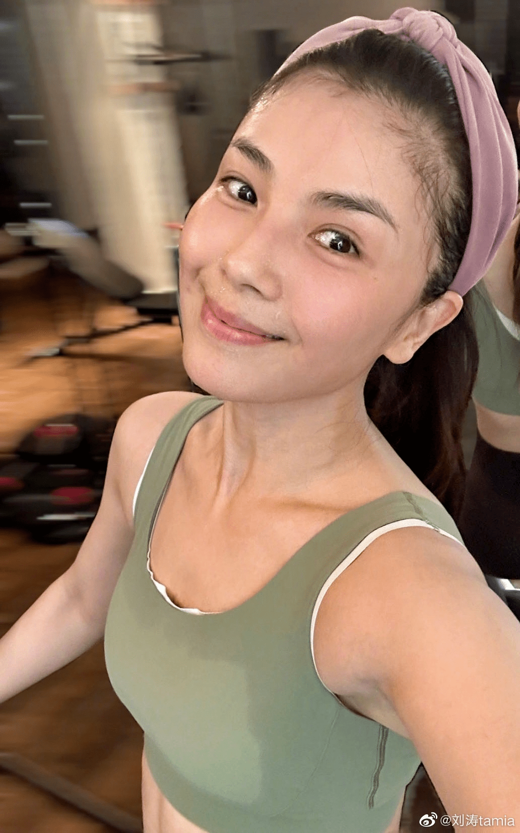 刘涛健身生图反倒感叹她的美,容貌身材都比实际要小,尤其是翘臀_显得