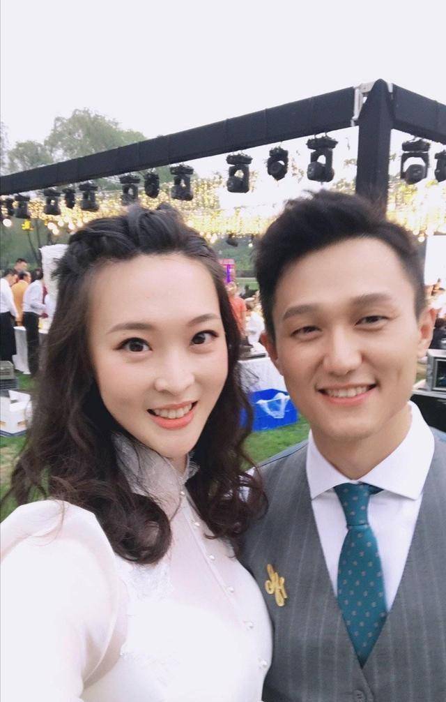 惠若琪发合照,庆结婚纪念日,丈夫搞笑配合_杨臻博_才子杨_人生