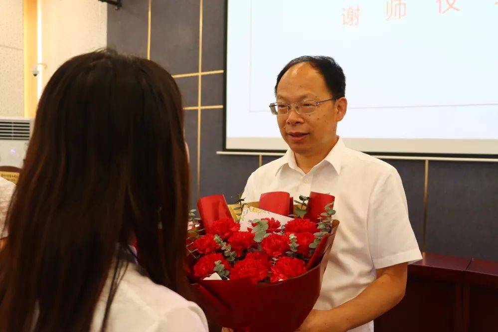 赣州中学蓉江校区召开2022-2023学年第二学期"蓝青工程"总结大会_教学