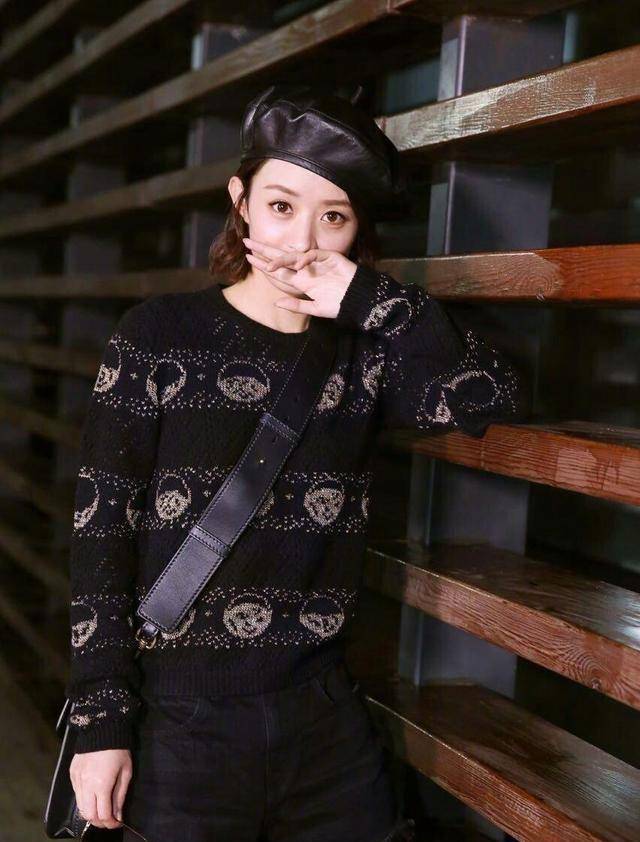 黄磊12岁的女儿撞上30岁的赵丽颖,网友:确定两人没有互换年龄?