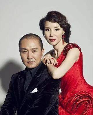 借钱买裙子,生日拍电报,吴刚宠起老婆来,谋略比陈萍萍还厉害_岳秀清