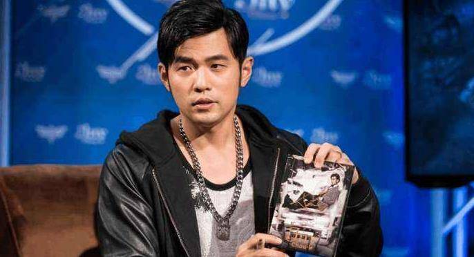 幸亏当年周杰伦没娶侯佩岑,今42岁现状令人唏嘘,娶了还不得累死_时候