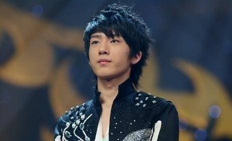 先说他的处女作《全城热恋》,这是他的第一部电影作品,台词里还透着