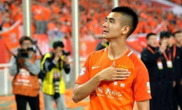 鲁能11号球衣太魔性,很多当红国脚败在这件球衣上_徐阳_赛季_鲁能队