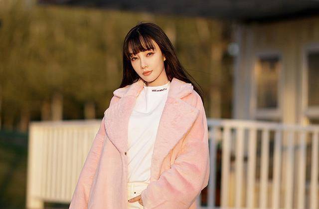 李小璐方很快对亲密视频做出了回应,李小璐本人还发长文分享了夜宿