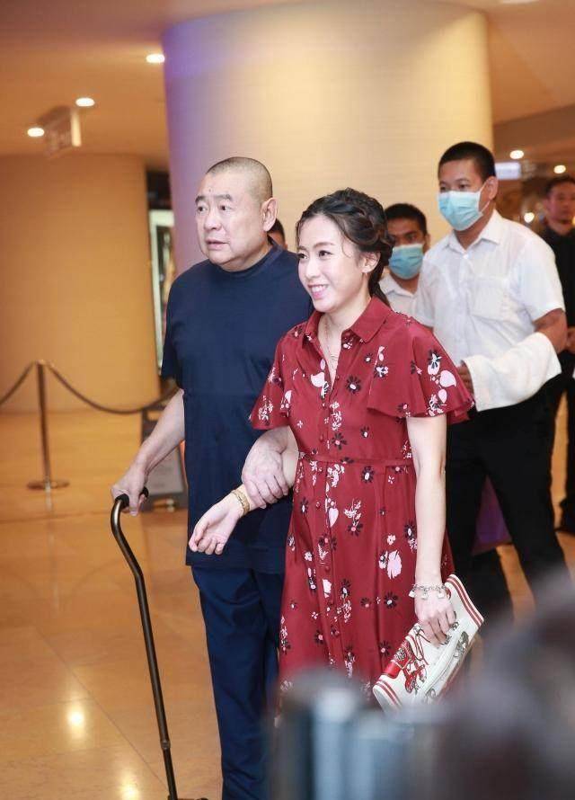 刘銮雄夫妇"赚"121亿,甘比当了刘太运气好旺_大刘_恒大_投资