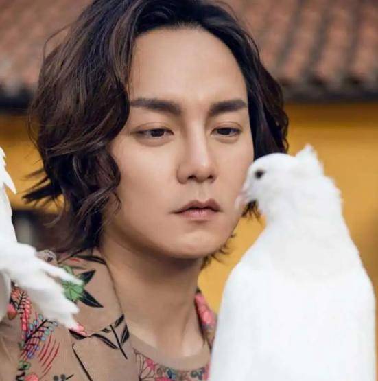 尹正减肥成功,连续吃草6周,如今脸型标准与之前的"鸡蛋"形同两人_平台