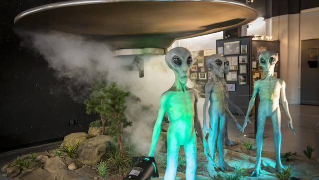 而非地球人所制造的飞行器,即外星文明的飞碟(flyingsaucer)