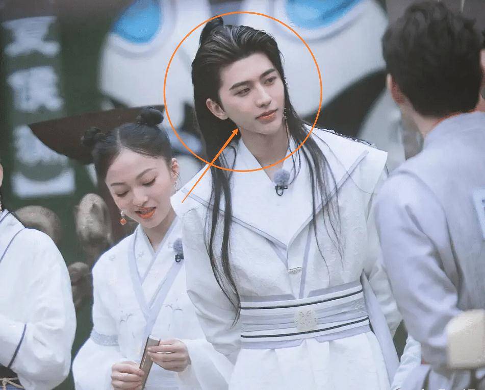 《奔跑吧》最新路透,蔡徐坤挑战古装造型,一不小心帅成古偶男主_节目