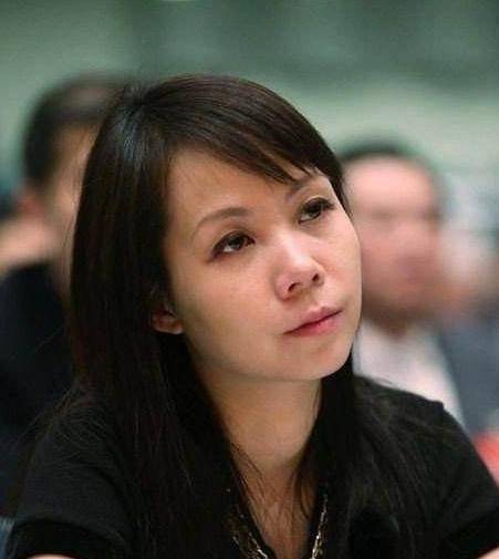 吕丽君才是人生赢家,拿了20亿分手费,女儿才貌双全_大刘_甘比_英国