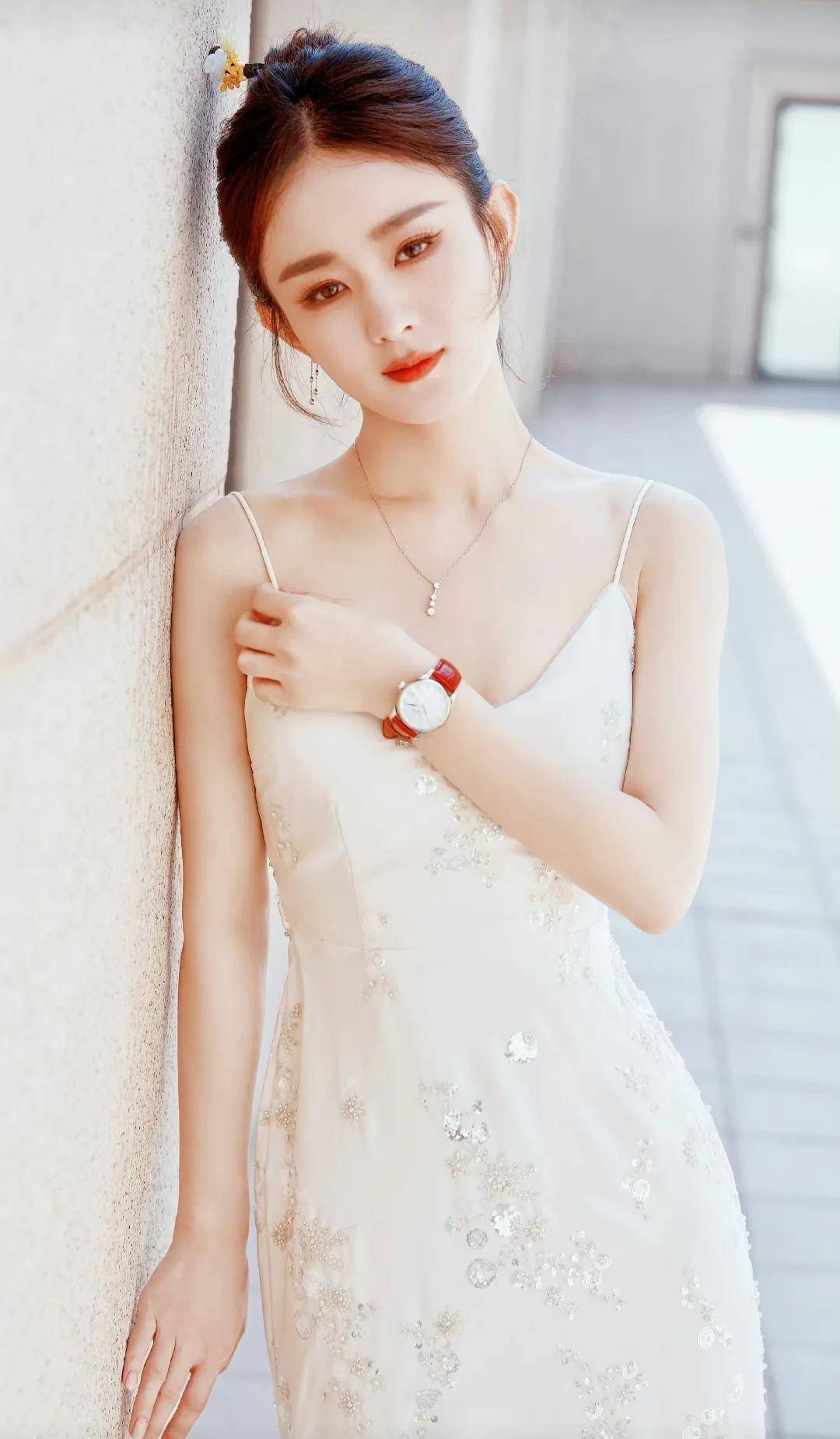 近日,一组赵丽颖生活照在社交媒体上广泛流传,吸引了众多球迷的关注和