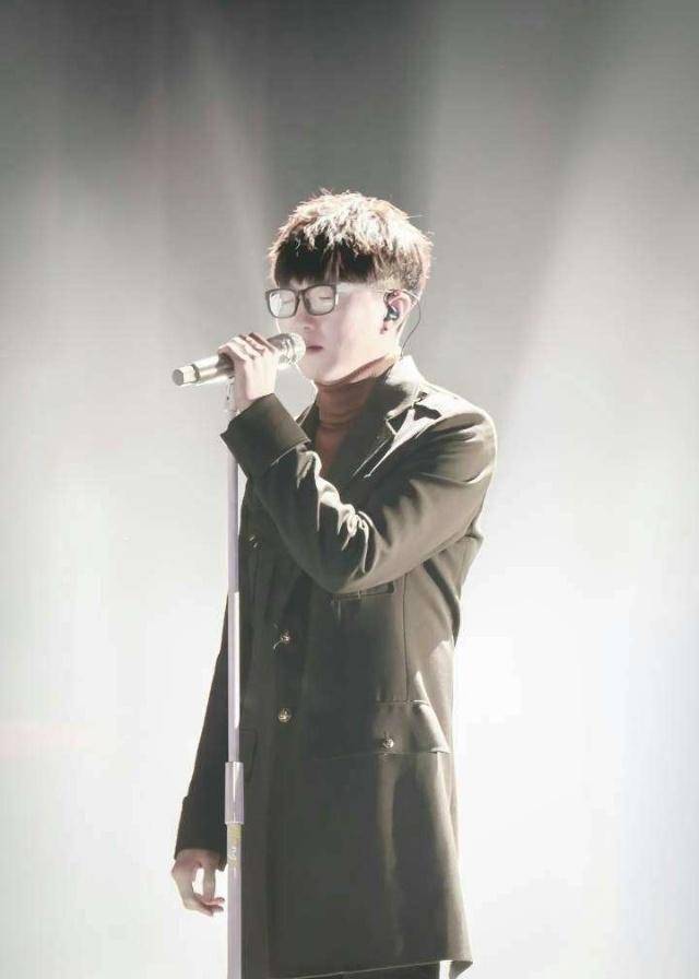 毛不易唱给20岁男孩的歌,歌词简单朴素却催人泪下,网友:已听哭_少年