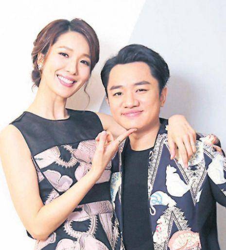 李亚男罕晒照表示减肥成功,二胎后腰依然纤细,网友对此赞叹不已