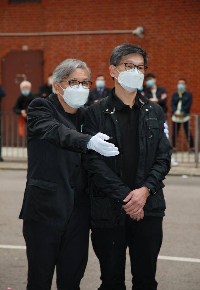 吴孟达出殡不举行扶灵仪式,田启文透露吴孟达遗孀的想法_周星驰_灵堂