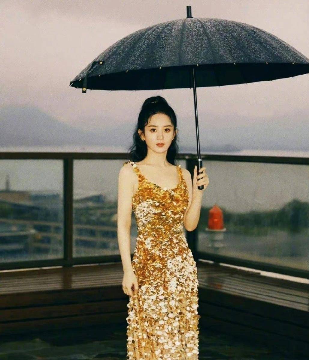 看了倪妮的撑伞神图,我终于理解女明星们为什么都去"模仿"了!