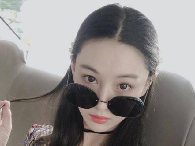 军嫂张馨予被问产女话题,低头偷笑害羞不答,不愿曝光似乎有隐情_家庭