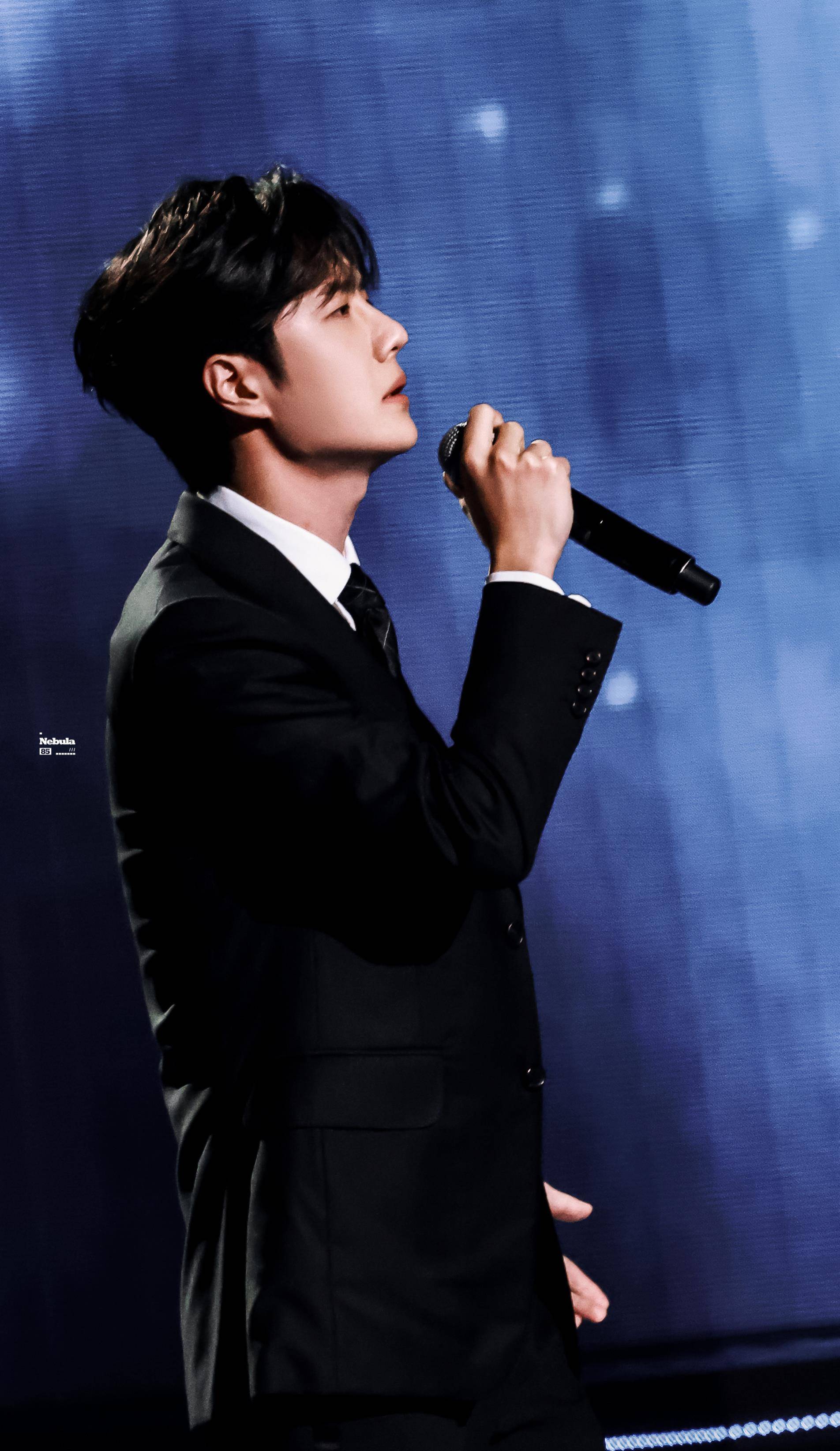 王一博出场镜头# yibo #王一博叶先生重回香港# 开心感恩快乐!