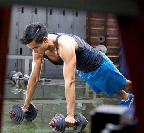 自己还在采访中说"吃是人的本能",但您是完全控制不了本能呀!