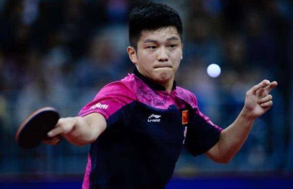 3-0,樊振东2连胜誓夺男单冠军,世界第一狂轰15-13,11-6,12-10_安宰贤