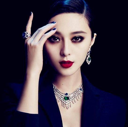 女星最爱的大红唇,杨幂性感,赵丽颖妩媚,最后一位吓哭宝宝!