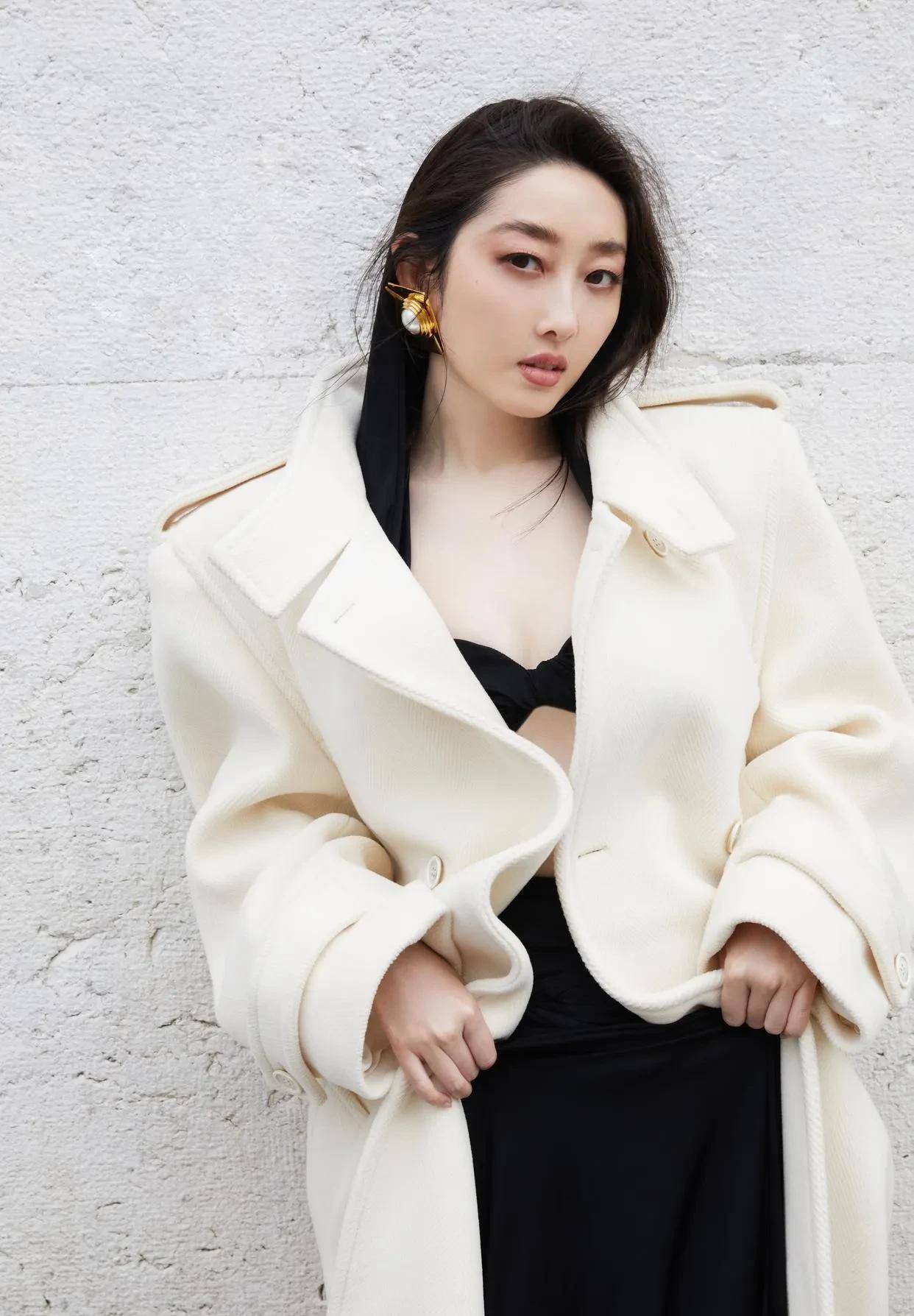 蒋梦婕,时尚又保守的红毯造型,让人看不懂_身材_作品_长裙